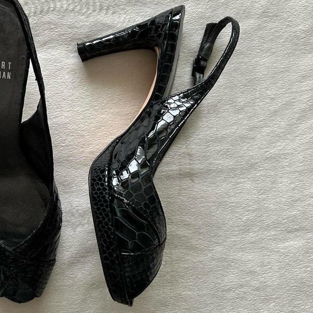 Vintage peep toe Stuart Weitzman pumps 🤩🤩